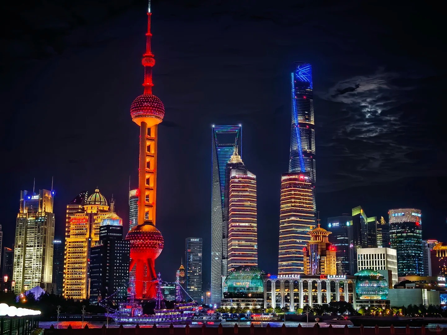 拍了一年的东方明珠，无论哪个角度都好出片 1 花卷桑 来自小红书网页版